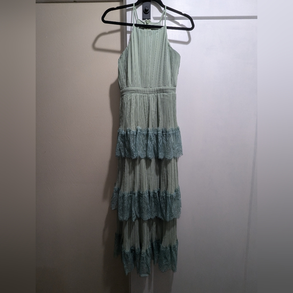 Elegant Green Pleated Maxi Dress